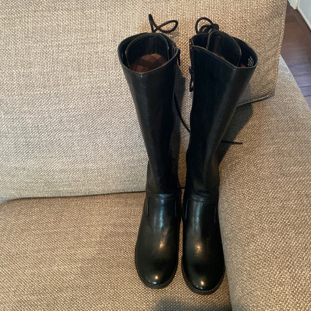 Euro Soft black laced boots